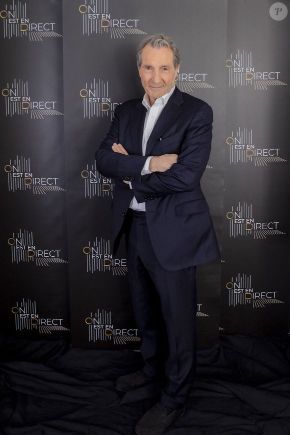 "Je resterai fidèle à mon parcours de journaliste libre, attentif, non complaisant. Je ne plairai pas à tout le monde — et c’est très bien ainsi. "

Exclusif - Jean-Jacques Bourdin (RMC/BFM) - Backstage de l'enregistrement de l'émission "On Est En Direct" (OEED), Spéciale 100 ans de la radio, présentée par L.Ruquier, diffusée sur France 2 le 8 mai
© Jack Tribeca / Bestimage