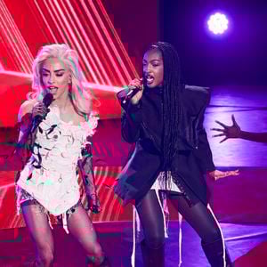 Exclusif - Ebony et Bilal Hassani lors de l’enregistrement de l’émission “Les stars s’unissent pour le Sidaction” au théâtre Marigny à Paris, France, le 11 mars 2025. L’émission sera diffusée en prime le 22 mars sur France 2. © Guirec-Moreau/ Bestimage