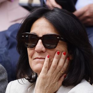 Florence Foresti dans les tribunes lors des Internationaux de France de Tennis de Roland Garros 2022, le 29 mai 2022. 

Photo : Cyril Moreau / Bestimage