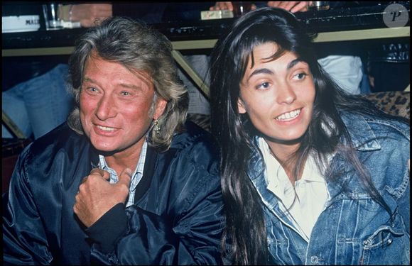 Adeline Blondieau et Johnny Hallyday à Paris, le 1er mars 1994. Cédit photo : Bestimage
