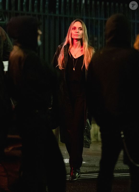 Angelina Jolie sur le tournage de Stitches à Paris, France, 5 décembre 2024. Photo par ABACAPRESS.COM