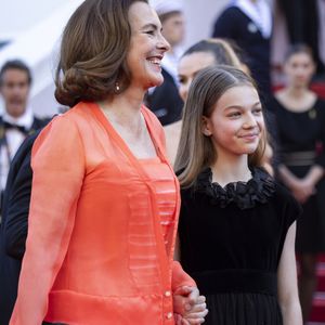Carole Bouquet et sa petite-fille Darya Rassam - Montée des marches du film « Le comte de Monte-Cristo » lors du 77ème Festival International du Film de Cannes, au Palais des Festivals à Cannes. Le 22 mai 2024
© Olivier Borde / Bestimage