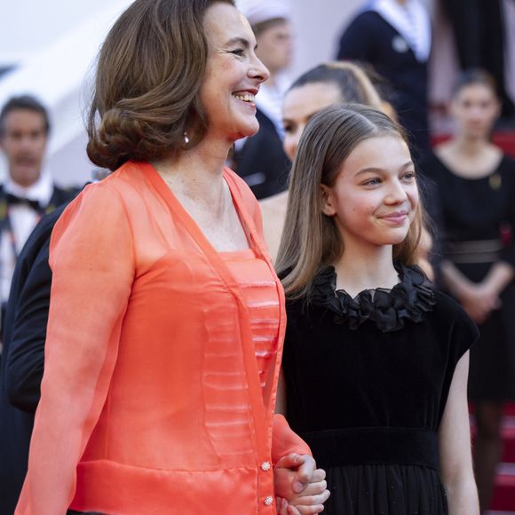 Carole Bouquet et sa petite-fille Darya Rassam - Montée des marches du film « Le comte de Monte-Cristo » lors du 77ème Festival International du Film de Cannes, au Palais des Festivals à Cannes. Le 22 mai 2024
© Olivier Borde / Bestimage