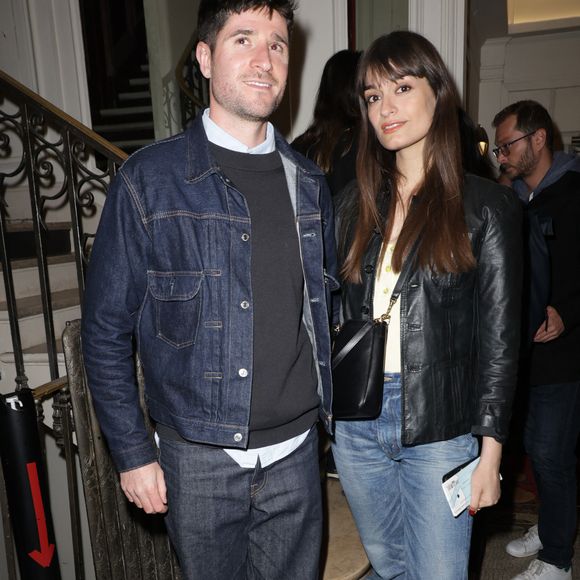 Exclusif - Clara Luciani et un ami lors de la générale de la pièce "Amis pour la vie" au théâtre de l'Oeuvre à Paris le 24 avril 2025. La représentation est suivie d'un cocktail.

© Coadic Guirec / Bestimage