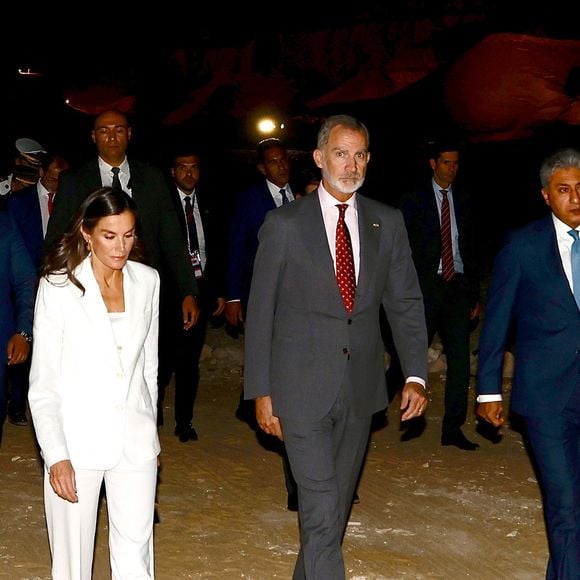 Le roi Felipe VI d'Espagne et la reine Letizia inaugurent le nouvel éclairage du temple d'Hatchepsout à Louxor lors d'une visite d'État de trois jours en Égypte. Le 18 septembre 2025. © Pool / Bestimage