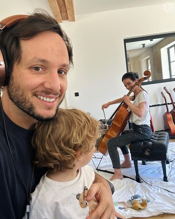Et ceux de leur propre fils Edgar, 3 ans et demi, qui s'interroge dans un vocal : "La cabane, elle sera prête quand je serai grand ?" Vianney a partagé des photos de son fils Edgar sur Instagram le 12 août 2024.