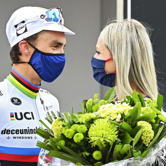 Après l'annonce de son divorce, Marion Rousse a officialisé quelques mois plus tard sa relation avec Julian Alaphilippe.

Info - Julian Alaphilippe et Marion Rousse sont parents d’un petit Nino - Le cycliste français Julian Alaphilippe remporte sa troisième Flèche Wallonne à Huy en Belgique, le 21 avril 2021, après ses précédentes victoires en 2018 et 2019. Il a devancé Primoz Roglic (Jumbo-Visma) et Alejandro Valverde (Movistar). 
© Photo News / Panoramic / Bestimage