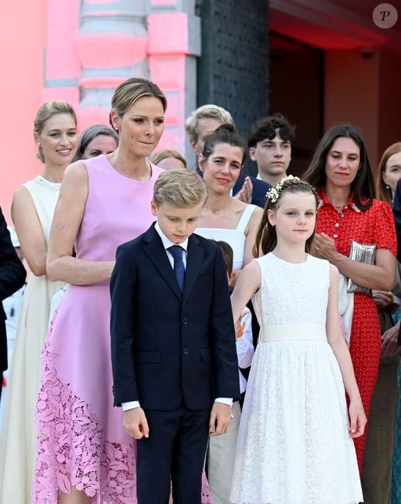 Beatrice Borromeo, la princesse Charlene, ses  enfants, le prince héréditaire Jacques et la princesse Gabriella, Charlotte Casiraghi et Tatiana Santo Domingo - Célébration des 20 ans de règne du prince souverain Albert II de Monaco sur la place du Palais à Monaco, le 19 juillet 2025. © Bruno Bebert/Bestimage