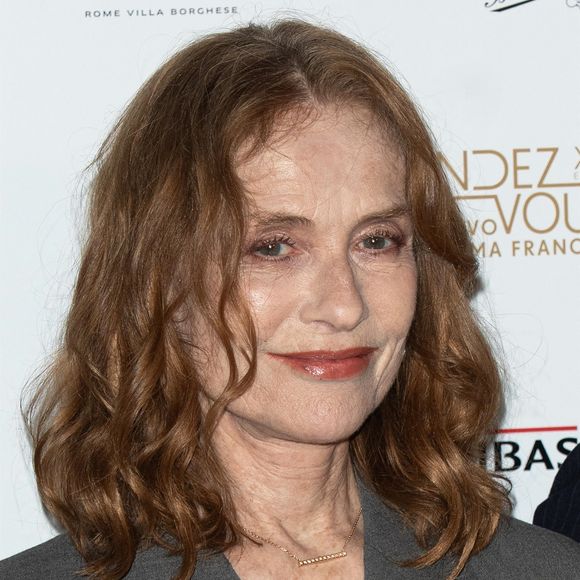 Isabelle Huppert est accompagnée de Bertrand Bonello, Navy Fois, Thierry Klifa, Jean-Paul Salomé et Barbara Bouchet lors de la soirée d'inauguration des Rendez-vous du cinéma français à l'Ambassade de France à Rome. Photo par Backgrid UK/ Bestimage