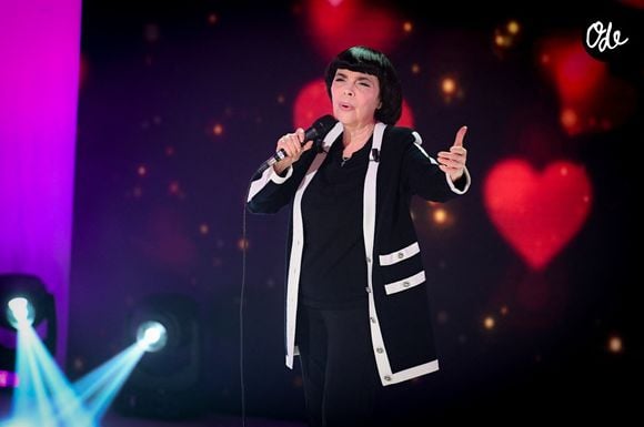 Mireille Mathieu - Enregistrement de l'émission "Vivement dimanche" aux studios Rive Gauche, présentée par M.Drucker et diffusée le 5 octobre 2025 sur France. 

Photo : Guillaume Gaffiot/Bestimage