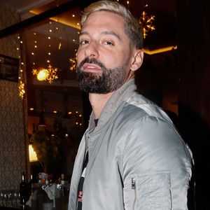 S'il s'active à trouver des appartements de rêve pour ses clients, Hugo Manos a de son côté déjà trouvé le sien. En effet, il a récemment déménagé dans son nouveau nid douillet, à Paris, se lançant dans la foulée dans des travaux d'envergures.

Exclusif - Hugo Manos (compagnon de Laurent Ruquier) - Générale de la pièce "La Joconde parle enfin" écrite par L. Ruquier au théâtre de l'oeuvre à Paris, France, le 04 avril 2024. © Christophe Clovis / Bestimage