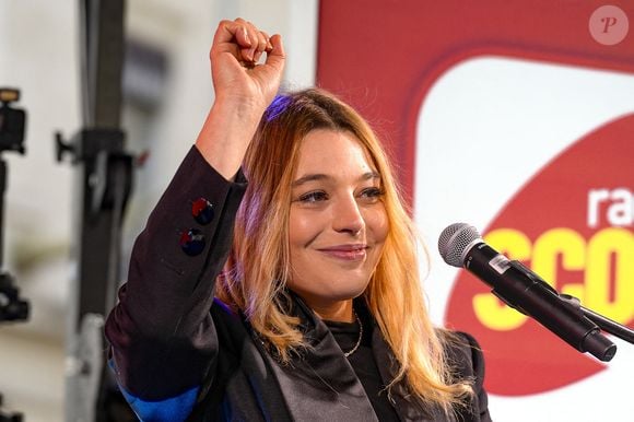 La chanteuse Santa lors de la 11ème édition du Scoop Live Radio Scoop - Soupe en scène du chef Fabrice Bonnot au profit de l'association "Notre Dame des Sans Abri" sur la place de la République à Lyon, France, le 25 novembre 2023. © Sandrine Thesillat/Panoramic/Bestimage