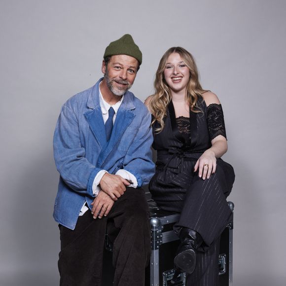 Dans une interview accordée au "Parisien", le chanteur évoque avec sincérité l’équilibre qu’ils ont su construire, notamment autour de leur vie de famille et de leurs deux fils, Jules et Marcel. 

Exclusif - Helena, Christophe Mae - Studio avec les artistes pour les surprises de l'enregistrement de l'émission "La chanson secrète N°14", présentée par N.Aliagas et diffusée le 26 décembre sur TF1, à Paris, France, le 9 décembre 2025. © Jacovides-Moreau/Bestimage