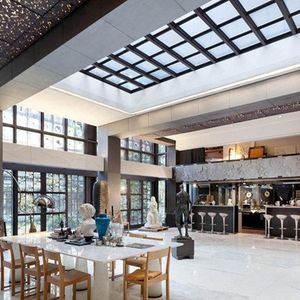 Info - Gérard Depardieu a vendu son hôtel particulier à Paris. Initialement affiché autour de 50 millions d'euros, il a finalement été cédé pour 22,6 millions d'euros à un acquéreur britannique - BI - No Credit - L'hôtel particulier de Gerard Depardieu en plein cœur de Saint-Germain-des-Pres est en vente le 12 Decembre 2012. "Propriete de 1800 m² habitables comprenant l'hotel de Chambon construit au XIXe siècle, inscrit aux Monuments historiques, agrementee d'un jardin et de terrasses. De l'autre cote du jardin, un second batiment de type loft, eclaire par un puits de lumière, superbe pièce d'architecture et de design [...] Ascenseur, balcon, piscine, cuisine equipee ", indique l'annonce. Sans preciser le montant demande... Selon nos informations, Depardieu aurait pris la decision de s'en separer voilà tout juste trois mois. Quant au prix, il se situerait aux environs de 50 M€ ! C'est en 2003 que l'acteur a acquis l'hôtel de Chambon, construit en 1820 pour le baron du meme nom. Il avait alors déposé un permis de construire afin de le renover et d'y installer les bureaux de sa société DD Productions. Il projetait aussi d'y emmenager des appartements pour recevoir ses amis.