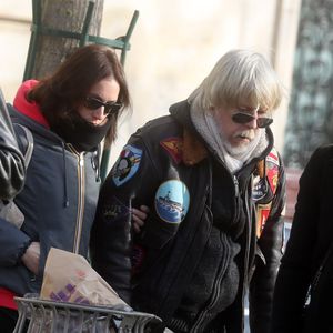 Lolita Séchan et son père le chanteur Renaud - Obsèques de Thierry Séchan frère du chanteur Renaud) au cimetière du Montparnasse à Paris le 16 janvier 2019.