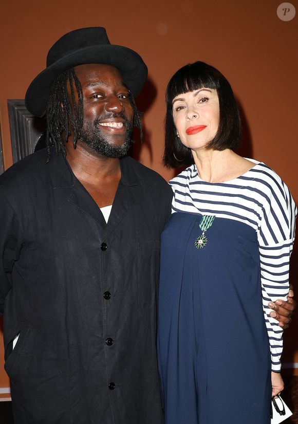 Exclusif - Mathilda May et son mari  Sly Johnson - Cérémonie de remise de l’insigne de Chevalière des Arts et des Lettres de Mathilda May au théâtre du Rond-Point à Paris le 4 avril 2024 © Guirec Coadic / Bestimage