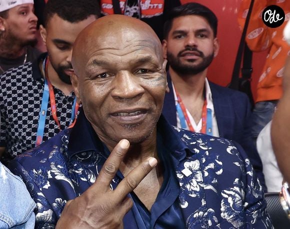 Mike Tyson est devenu une légende de la boxe en remportant le titre mondial des poids lourds à seulement 20 ans.

L'ancien boxeur professionnel américain Mike Tyson est aperçu lors de l'événement « Fatal Fury » à Times Square, à New York, où il fait une apparition remarquée lors de cet événement passionnant.



Sur la photo : Mike Tyson