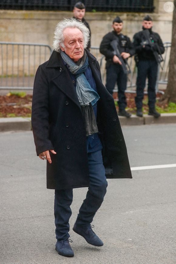 Didier Barbelivien - Arrivées à l'enregistrement de l'émission "Vivement Dimanche" présentée par M. Drucker et qui sera diffusée le 18 février sur France 3 au Studio Gabriel à Paris, FRance, le 6 février 2024. © Christophe Clovis/Bestimage