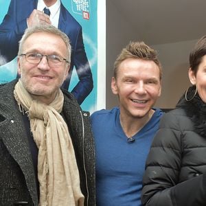 Outre la télé, l'agent immobilier était depuis longtemps un membre des "Grosses Têtes" sur RTL.

Karine Le Marchand, Laurent Ruquier, JeanFi Janssens, Cristina Cordula, Stéphane Plaza et Chantal Ladesou au cocktail après la générale du spectacle "JeanFi (Janssens) Décolle" à l'Alhambra à Paris, le 7 décembre 2017.
© Giancarlo Gorassini/Bestimage