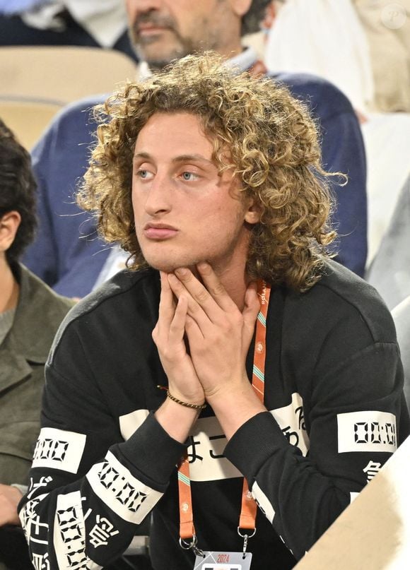 Joalukas Noah partage régulièrement des photos en compagnie de la petite fille. 

Joalukas Noah - Célébrités dans les tribunes des Internationaux de France de tennis de Roland Garros 2024 à Paris le 2 juin 2024. © Moreau-Jacovides/Bestimage