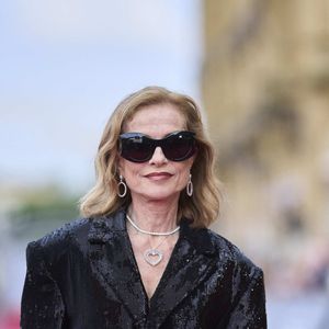 L'actrice Isabelle Huppert assiste à la première de Yeohaengjaui Pilyo lors du 72e Festival international du film de Saint-Sébastien au théâtre Victoria Eugenia le 23 septembre 2024 à Saint-Sébastien, en Espagne. Photo by ABACAPRESS.COM