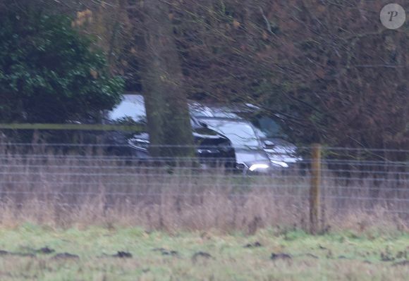 Andrew Mountbatten Windsor arrêté à son domicile de Sandringham, le jour de son 66ème anniversaire, pour soupçons de "faute dans l'exercice de fonctions officielles" dans le cadre de l'affaire Epstein, le 19 février 2026. L'ex prince fait l'objet d'une enquête pour ses liens avec le défunt pédocriminel, avec qui il aurait partagé des documents confidentiels du gouvernement.