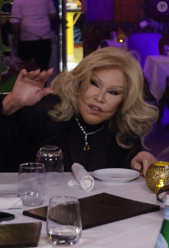 "Mme Wildenstein est décédée paisiblement dans son sommeil (…)", apprenait-on dernièrement.

LOS ANGELES, CA - 24 MAI : Jocelyn Wildenstein au dîner officiel de fiançailles avec des amis à Casablanca Moroccan Kitchens à Los Angeles, Californie, le 24 mai 2023.