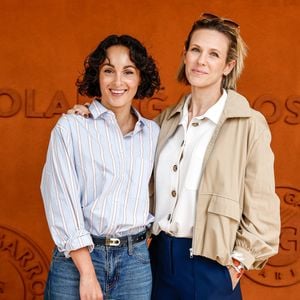Barbara Pravi et Lorie (Laure Pester) au photocall du village lors des Internationaux de France de Tennis de Roland Garros 2026, à Paris, France, le 4 juin 2026. © Jacovides-Moreau/Bestimage