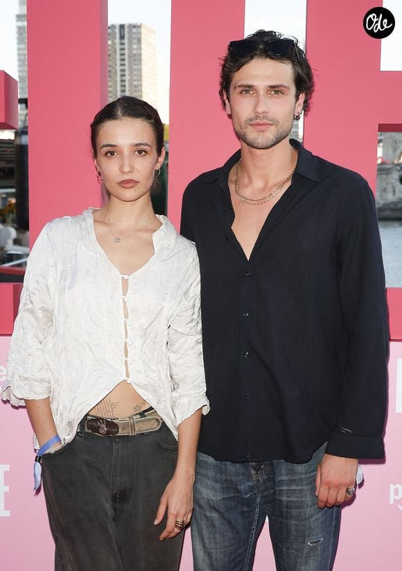 Carmen Kassovitz (fille de Mathieu Kassovitz) et Baptiste Masseline - Photocall Prime Video "Elle" Summer Party au Noti Club à Paris le 6 juillet 2026. © Coadic Guirec/Bestimage