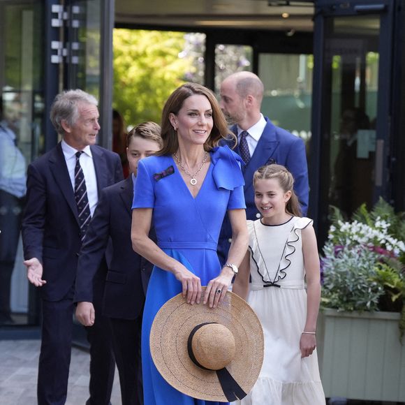 Kate Middleton et le prince William ont assisté à la finale masculine de Wimbledon avec leurs enfants George et Charlotte

Le prince William, Kate Middleton et leurs enfants, le prince George et la princesse Charlotte, à leur arrivée au tournoi de Wimbledon à Londres
 Photo by  Andrew Matthews/PA Wire/ABACAPRESS.COM