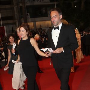 Léa Salamé et son compagnon Raphaël Glucksmann - Montée des marches du film "Le Redoutable" lors du 70ème Festival International du Film de Cannes. Le 21 mai 2017. © Borde-Jacovides-Moreau/Bestimage