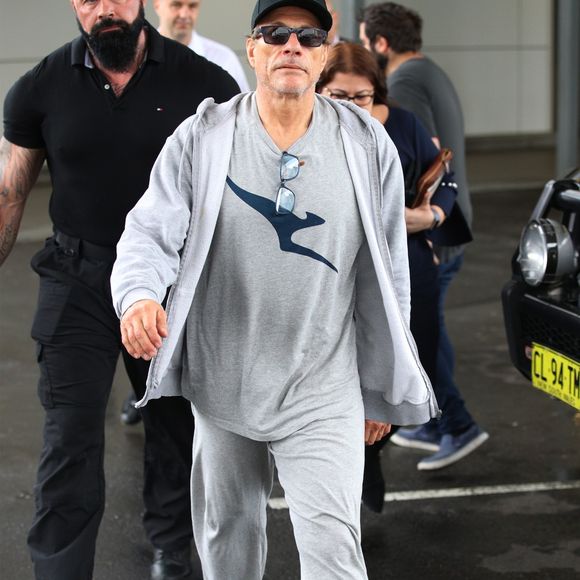 L’acteur assume ces séquelles comme “le prix à payer pour atteindre le top niveau” après une carrière riche en cascades et combats…

Jean-Claude Van Damme arrive à l'aéroport de Sydney, le 5 mars 2020.