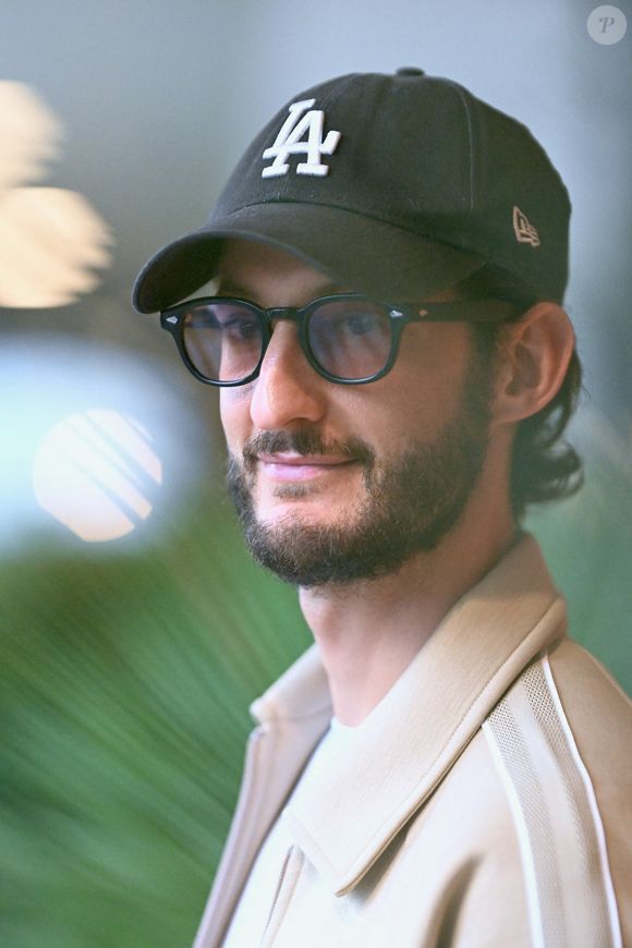 Pierre Niney pose au Village de Roland Garros le 6 juin 2025 à Paris, France. Photo by ABACAPRESS.COM