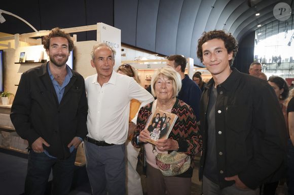 Majo Kretz, Olivier Kretz et ses deux enfants Martin et Raphael Kretz - La Famille Kretz lors du Festival du Livre de Paris, le 12 avril 2024. 

© Jack Tribeca / Bestimage