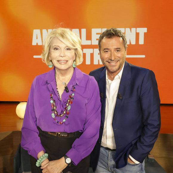 Exclusif - Amanda Lear et Bernard Montiel sur plateau de l'émission "Animalement Vôtre" présentée par B.Montiel et diffusée le 4 janvier 2026 sur France 3, à Paris, France, le 3 décembre 2025. © Jack Tribeca/Bestimage