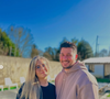 Des pièces aux couleurs sobres, dans les tons blanc et gris.

Emilie et Franck Fanich de 'Familles nombreuses' posent sur Instagram - 6 mars 2025