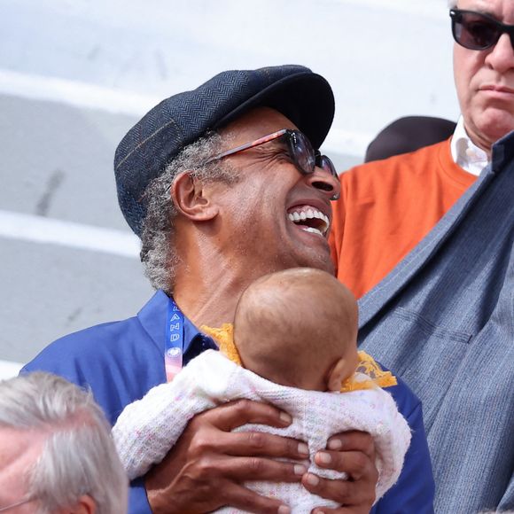 Et pas moins de 39 ans séparent Joakim Noah de sa petite soeur Keelaani

Yannick Noah et sa fille Keelaani lors de l'hommage à R.Nadal lors des internationaux de France de tennis à Roland Garros le 25 mai 2025.

© Jacovides / Moreau / Bestimage