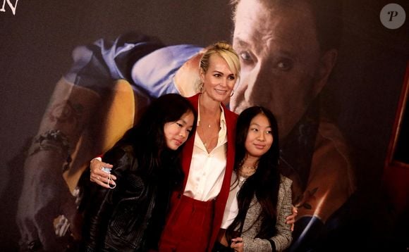 Laeticia Hallyday et ses filles Joy et Jade - Projection au Grand Rex à Paris des documentaires "Johnny USA" et "A nos promesses" à l'occasion de la Journée Spéciale Johnny, son rêve américain. Le 21 octobre 2020
© Jacovides-Moreau / Bestimage