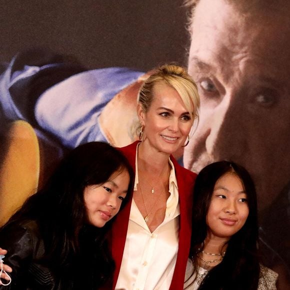 Laeticia Hallyday et ses filles Joy et Jade - Projection au Grand Rex à Paris des documentaires "Johnny USA" et "A nos promesses" à l'occasion de la Journée Spéciale Johnny, son rêve américain. Le 21 octobre 2020
© Jacovides-Moreau / Bestimage