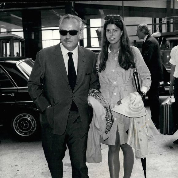 Le Prince Rainier et sa fille Caroline quittent Londres : Le Prince Rainier et sa fille la Princesse Caroline ont quitté hier l'aéroport d'Heathrow pour rentrer à Monaco. Le 7 juillet 1973. Photo par © Keystone Press Agency/ZUMA Press Wire/ABACAPRESS.COM