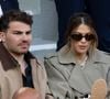 Dans l'une des photos, Antoine Dupont a même pris la pose avec Calypsos, le chien d'Iris Mittenaere.
Antoine Dupont et Iris Mittenaere en tribunes lors de la finale messieurs des Internationaux de France de Tennis de Roland Garros 2025, le 8 juin 2025.
Photo : Cyril Moreau / Bestimage