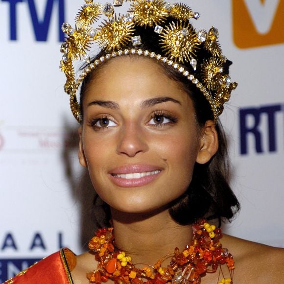 Elle remporte la couronne de Reine de beauté du Plat Pays à 19 ans mais ne sort pas de la galère pour autant. Elle perd ensuite son papa d'une crise cardiaque...

Tatiana Silva à l'élection Miss Belgique 2005 au Kursaal, Casino, rénové d'Ostende, le 19 décembre 2004. Crédit Philippe Carly/Abaca