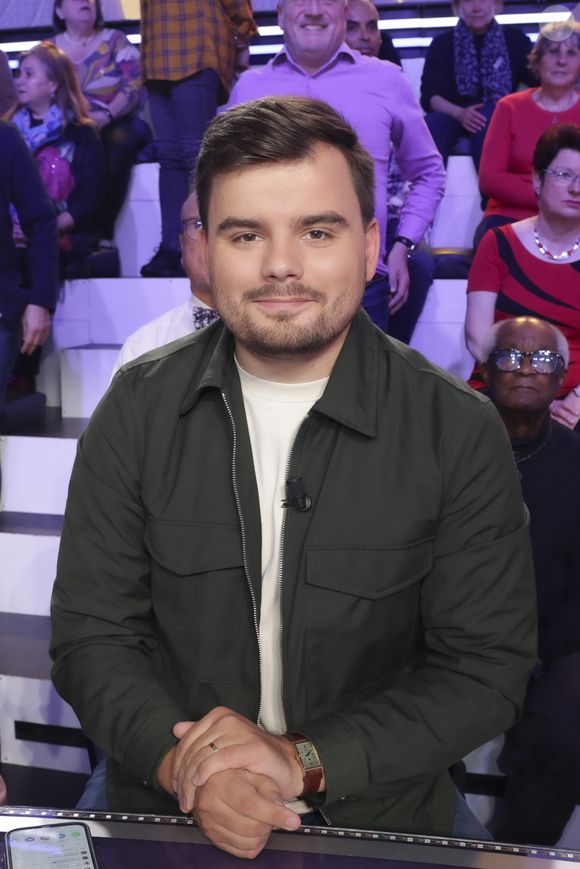 Exclusif - Gauthier Le Bret sur le plateau de l’enregistrement de l’émission « Face à Hanouna » présentée par C.Hanouna et diffusée sur C8 le 13 octobre 2024, à Paris, France, le 10 octobre 2024. © Jack Tribeca / Bestimage