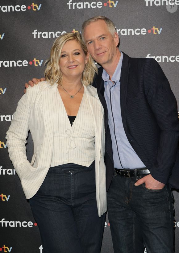 Flavie Flament, Julien Arnaud - Photocall à l'occasion des 40 ans de l'émission "Télématin" au siège de France Télévisions à Paris le 6 février 2025. Rendez-vous quotidien de partage, de proximité, d'information et de convivialité, Télématin accompagne les Français chaque matin depuis 40 ans. En rassemblant toutes les générations autour de cette matinale, l'émission a su rester un pilier de la télévision française. © Coadic Guirec/Bestimage