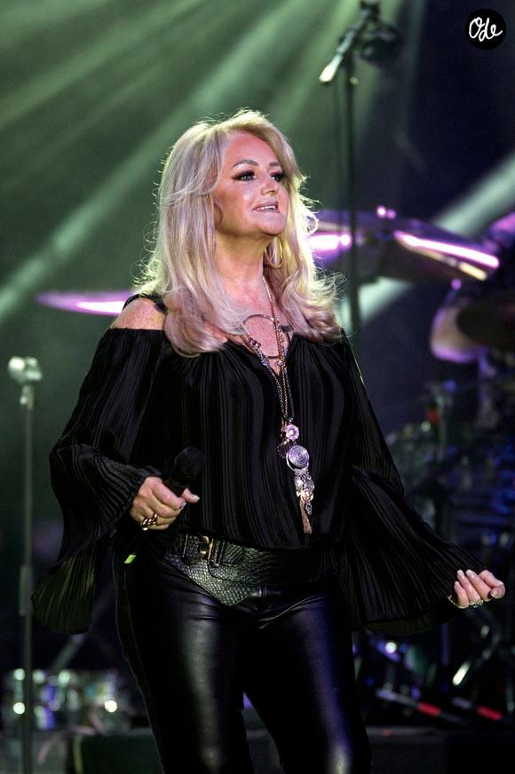 Bonnie Tyler en concert à Berlin, le 2 octobre 2023.

© Action Press / Bestimage