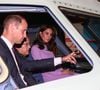 Kate Middleton a encore une fois capté tous les regards, vêtue d'une tenue navy impeccable.
Le prince William, duc de Cambridge et Catherine Kate Middleton, duchesse de Cambridge en visite à l'usine Airbus à Hambourg avant de prendre leur avion à la fin de leur visite officielle en Allemagne.