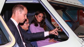 Dans l'avion, les vêtements de Kate Middleton ne vont jamais en soute : un expert se saisit du sujet !