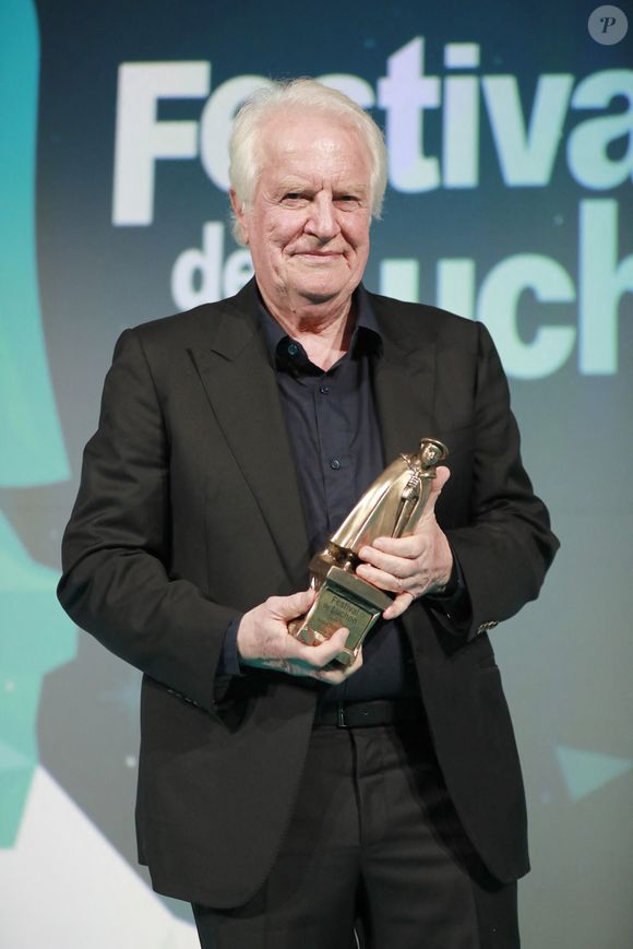 Le comédien s’investit pleinement et refuse de "se contenter de lire", soucieux de rechercher la perfection pour chaque prise. 

André Dussolier, mise à l'honneur coup de coeur du festival. - Photocall de la soirée de clôture et remise des prix de la 24ème édition du festival de Luchon au casino de Luchon le 12 février 2022.

© Christophe Aubert via Bestimage