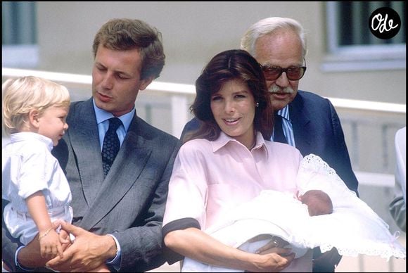 À l'âge de 4 ans, sa vie bascule brutalement à la suite du décès de son père, Stefano Casiraghi.

Sortie de la clinique de la princesse Charlotte Casiraghi et de sa mère Caroline de Monaco, accompagnées d'Andrea Casiraghi et de Stefano Casiraghi. 

© Bestimage