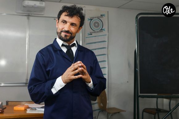 Exclusif - Willy Rovelli sur le tournage de l'émission "Sketch Story" à Paris - Sketch "Le prof de géographie". Le 31 octobre 2022
© Christophe Clovis / Bestimage